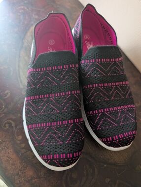 CRANE Women’s Slip-On Knit Sneakers Memory Foam Size 8